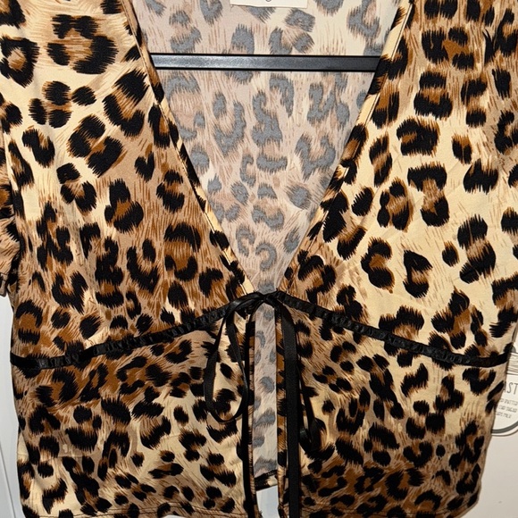 NWT- French Pastry Leopard Print Tie-Front Top size Large - Picture 9 of 13